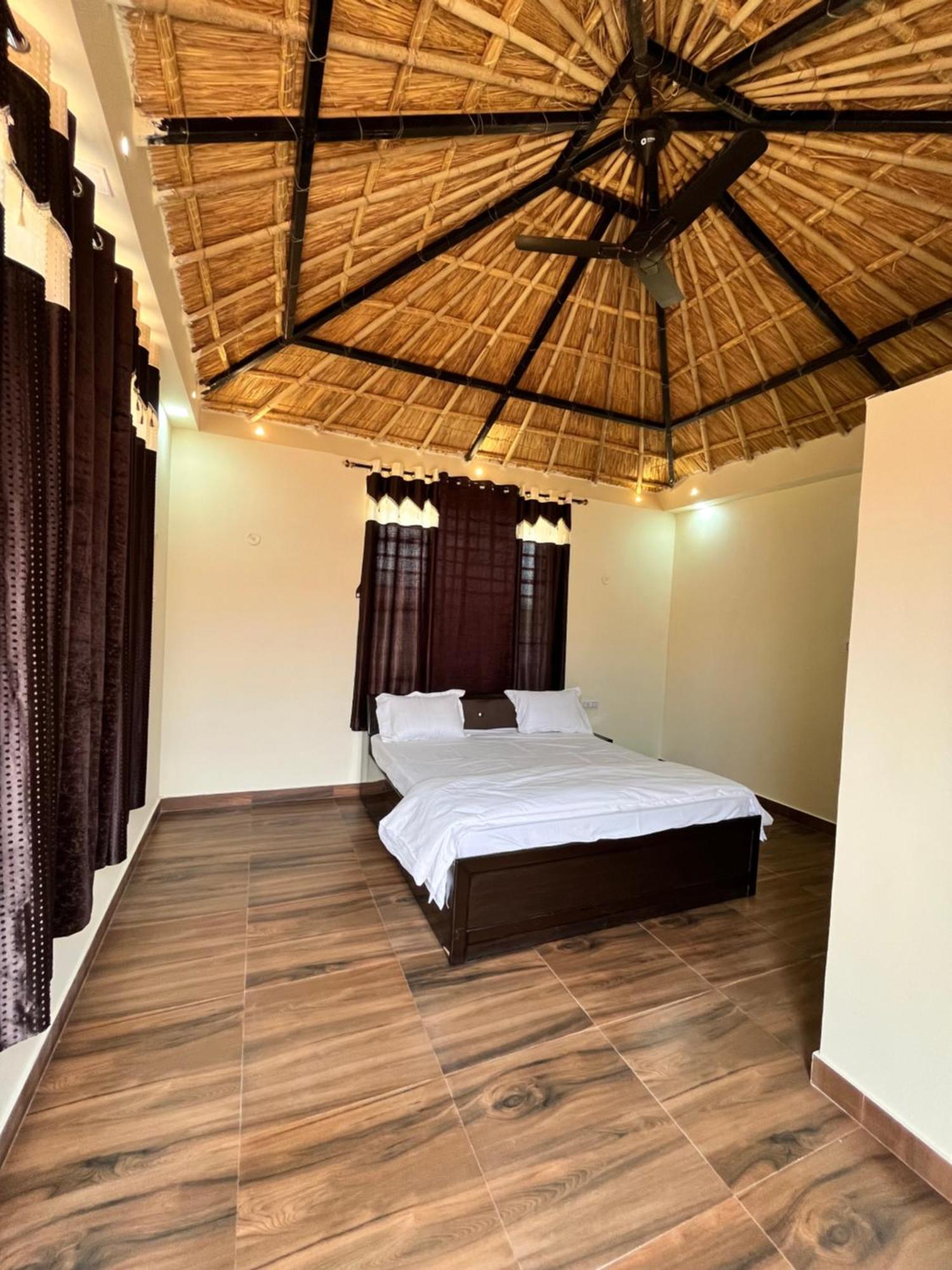 Hotel The Royal Hut Ajmer Esterno foto